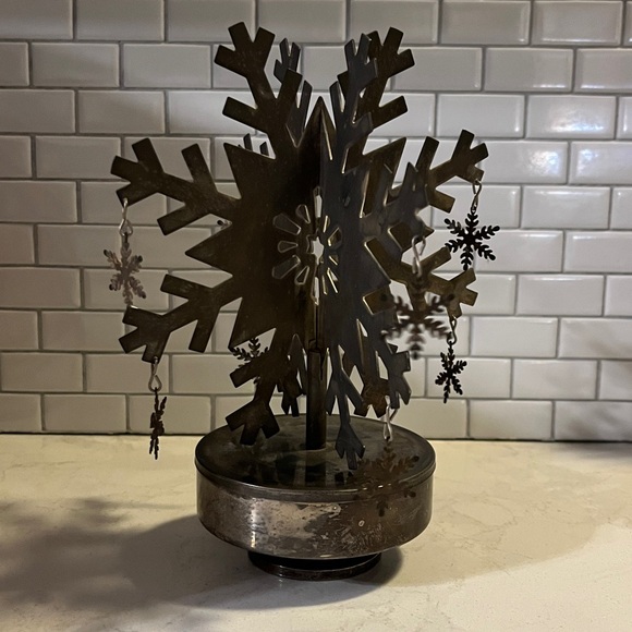 Vintage Metal Silver Snowflake Musicbox Decor - Picture 3 of 17